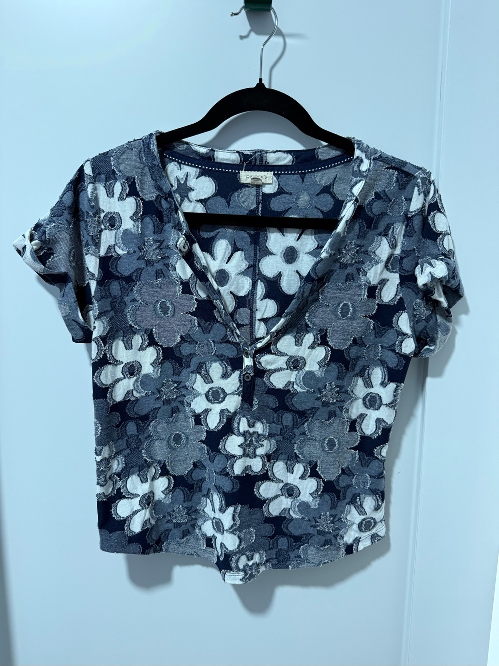 Pilcro Andie Ribbed Henley Navy and White Floral Short Sleeve V-Neck Top